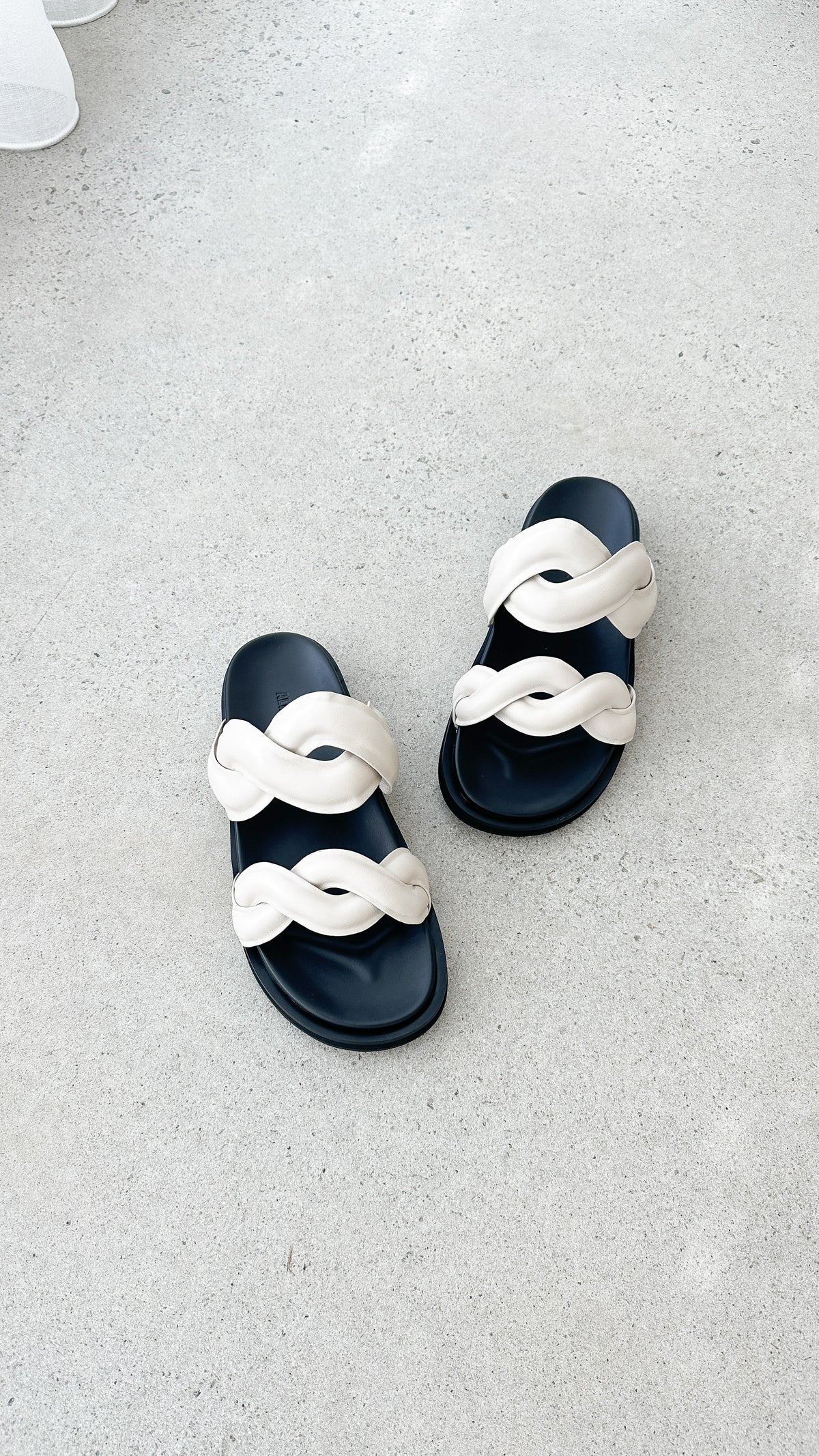 Pantone Slide - Bone Leather