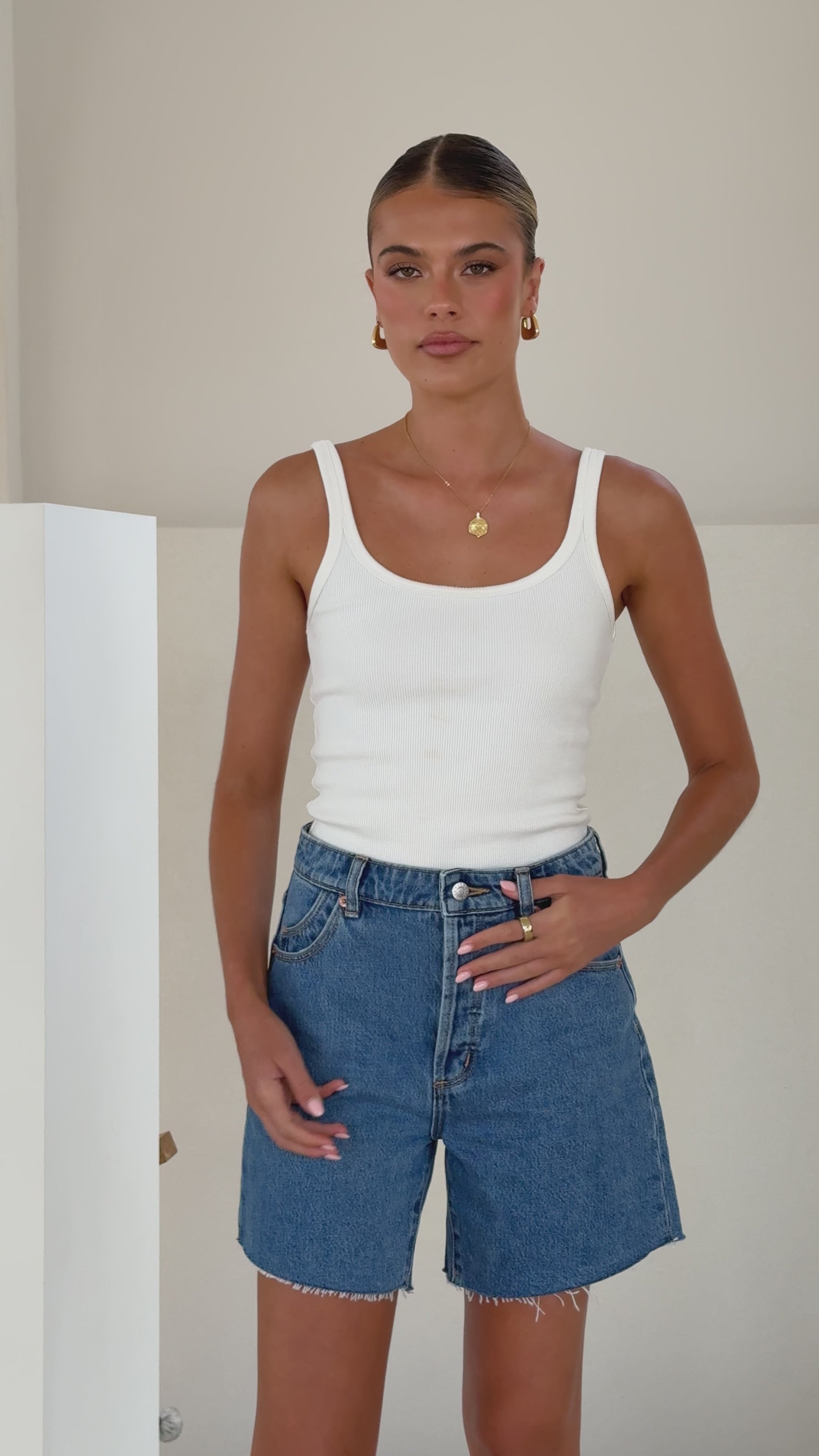 90S Relaxed Short River Blue - Mid Vintage Blue