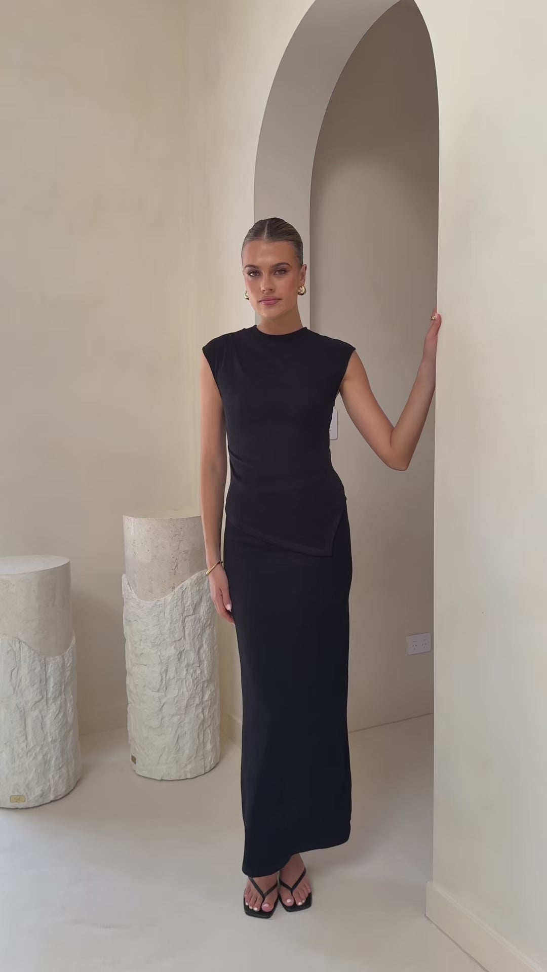 Kahili Asymmetrical Top - Black