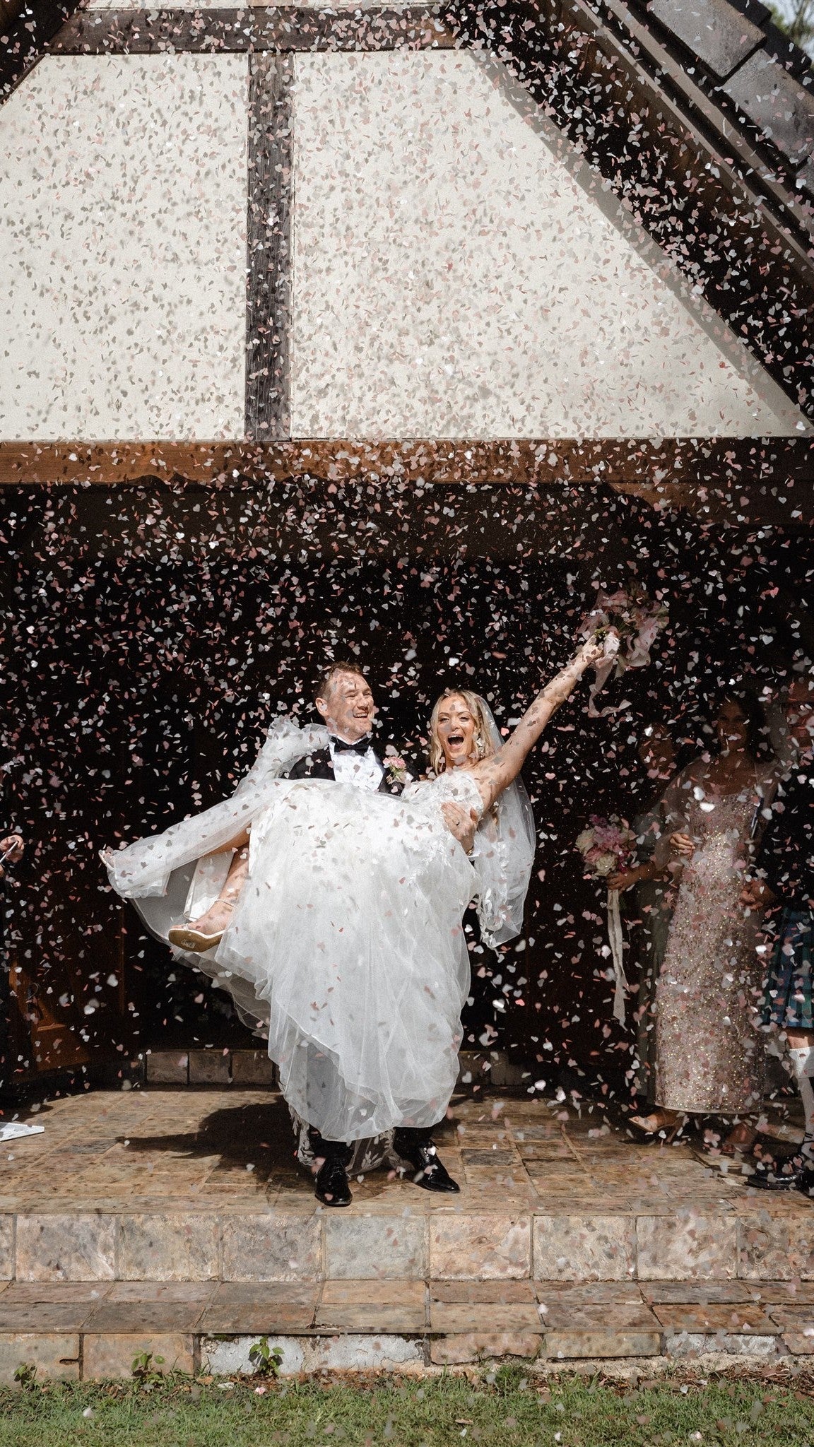 Biodegradable Confetti Cannon – Pink & White Hearts
