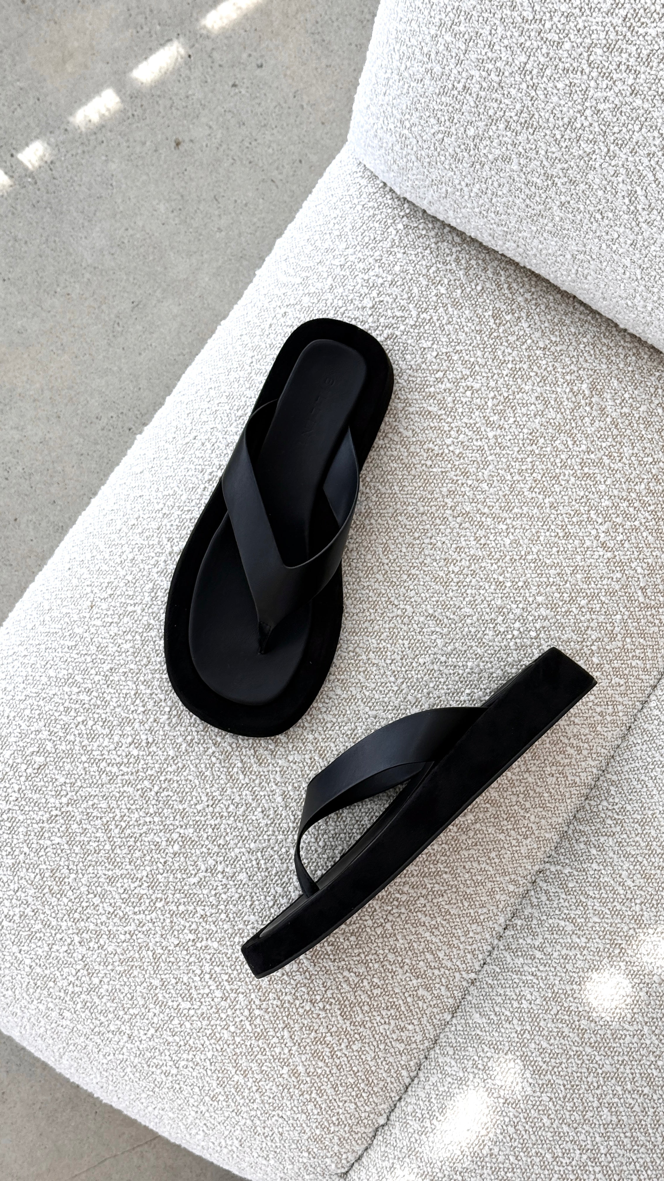 Yamira Thong - Black