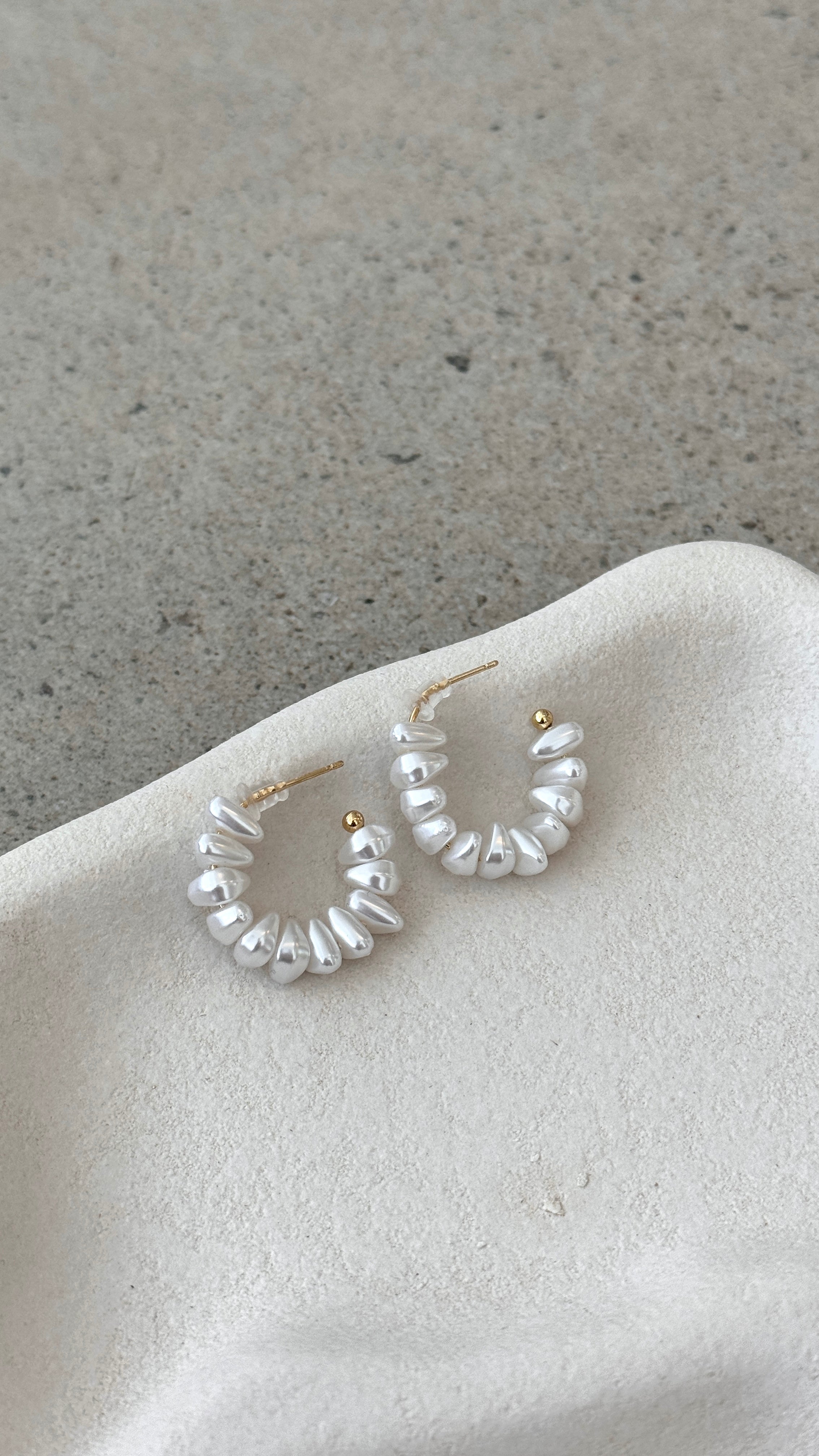 Yasar 18K Gold Pearl Hoop - Gold / Pearl