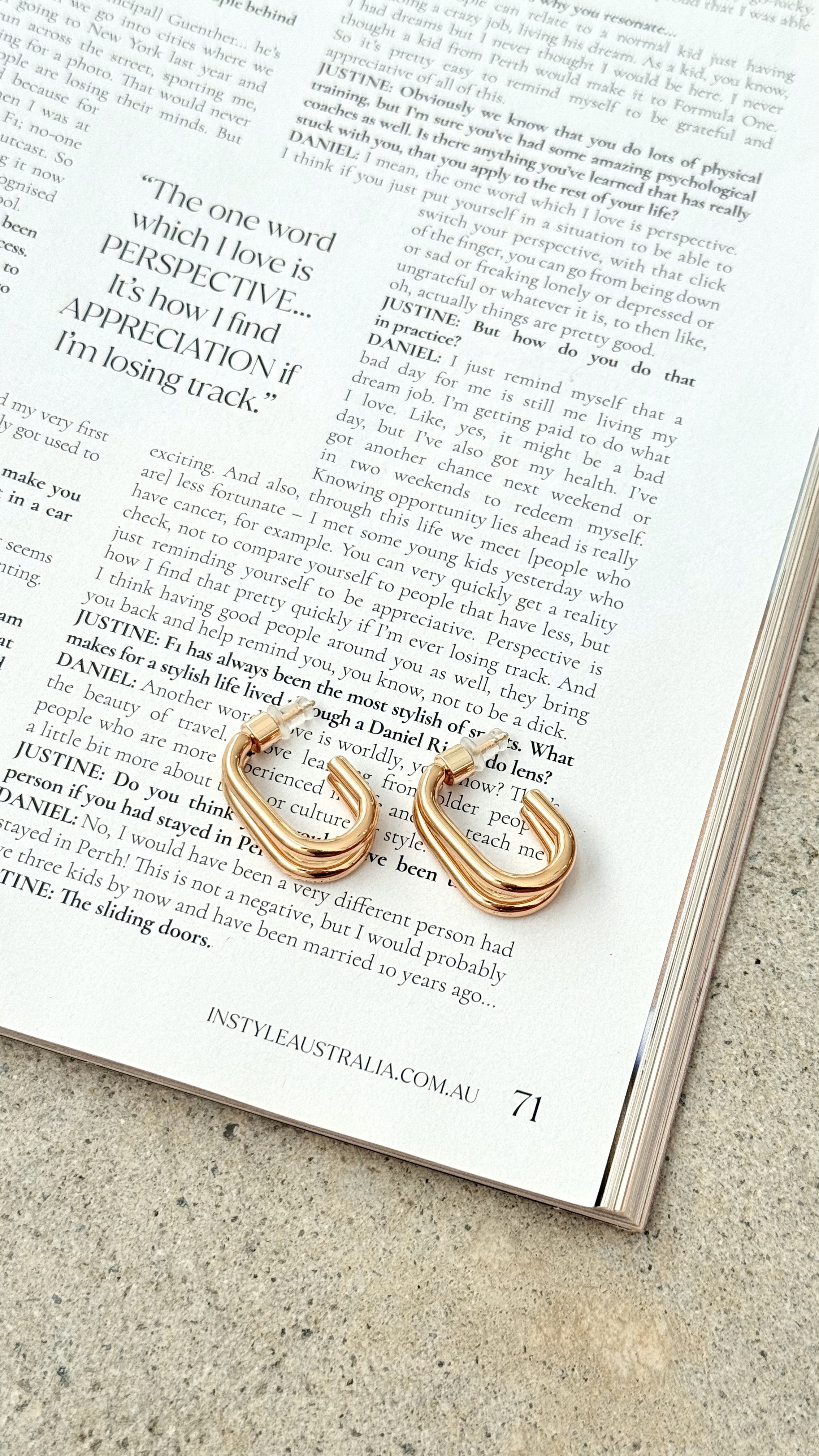 Double Curved Front Stud Earrings - Gold