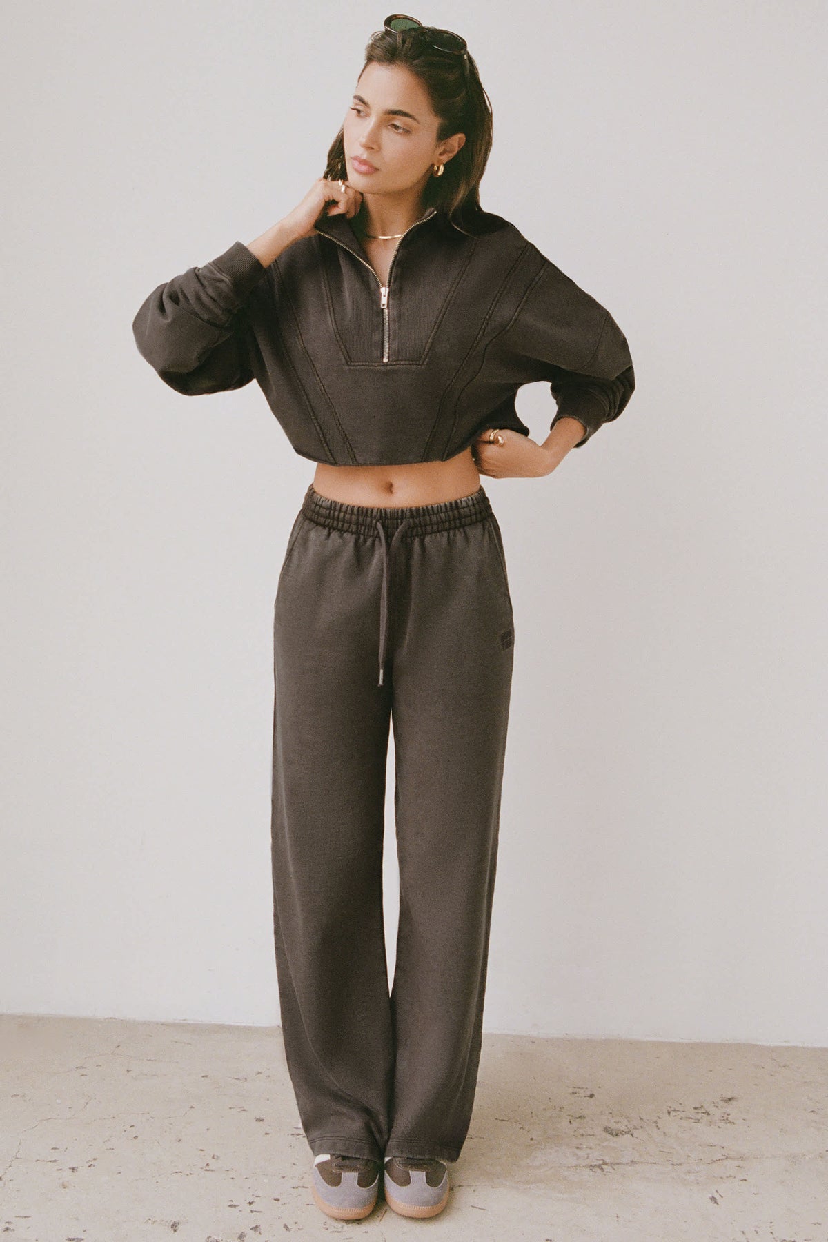 Mid-Rise Wide-Leg Joggers in Brown
