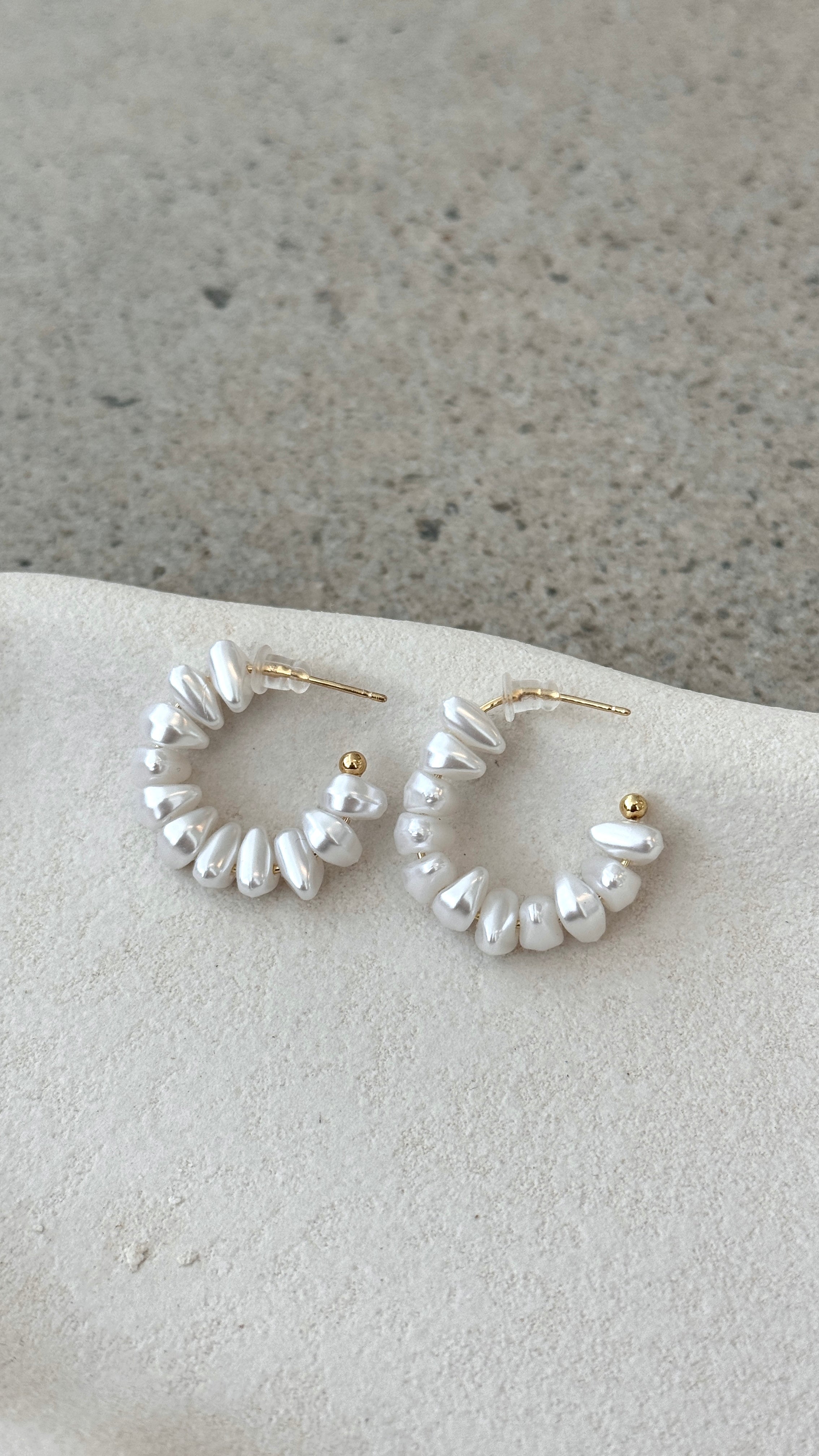Yasar 18K Gold Pearl Hoop - Gold / Pearl